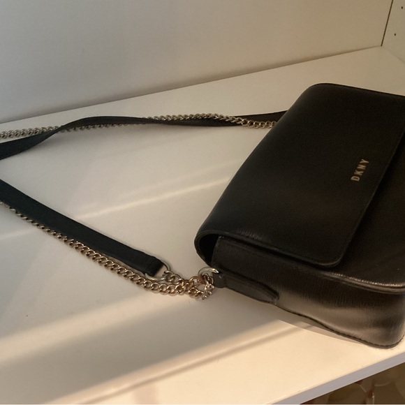 DKNY Small Bag With Leather & Chain Strap. - Picture 5 of 11